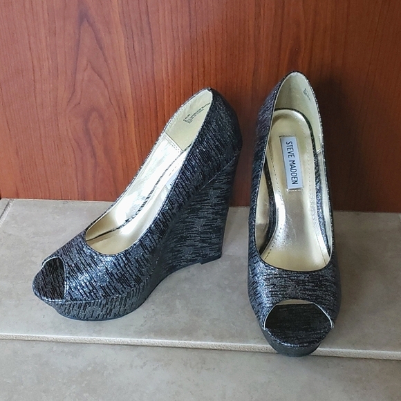 Steve Madden silver/black open toe wedges - Picture 2 of 9